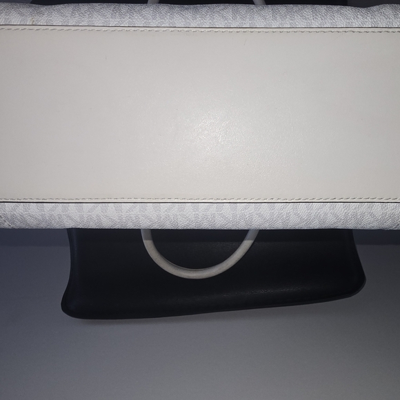 Michael Michael Kors' Carine satchel - Picture 10 of 16